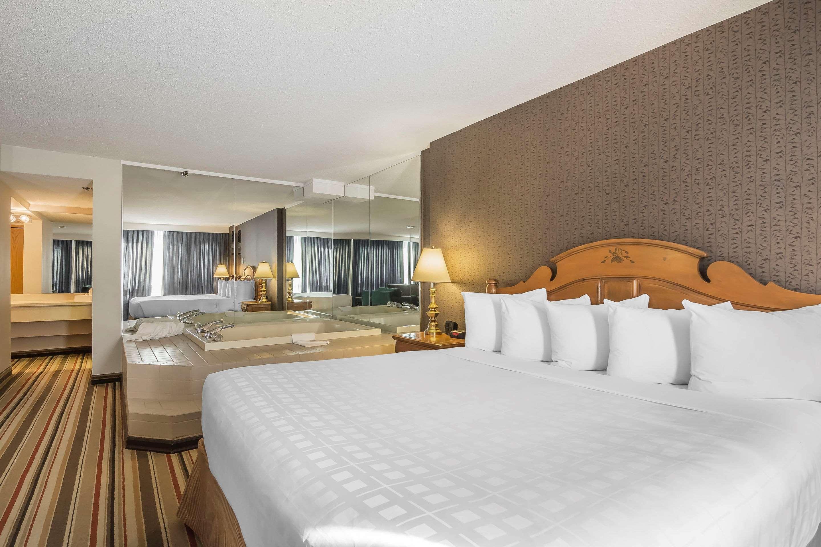Hotel Doubletree By Hilton Calgary North Zewnętrze zdjęcie