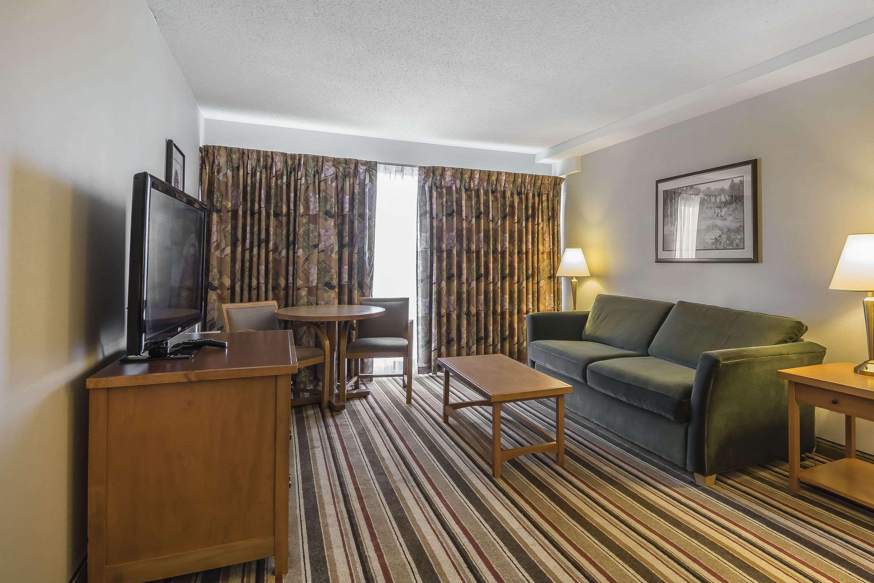 Hotel Doubletree By Hilton Calgary North Zewnętrze zdjęcie