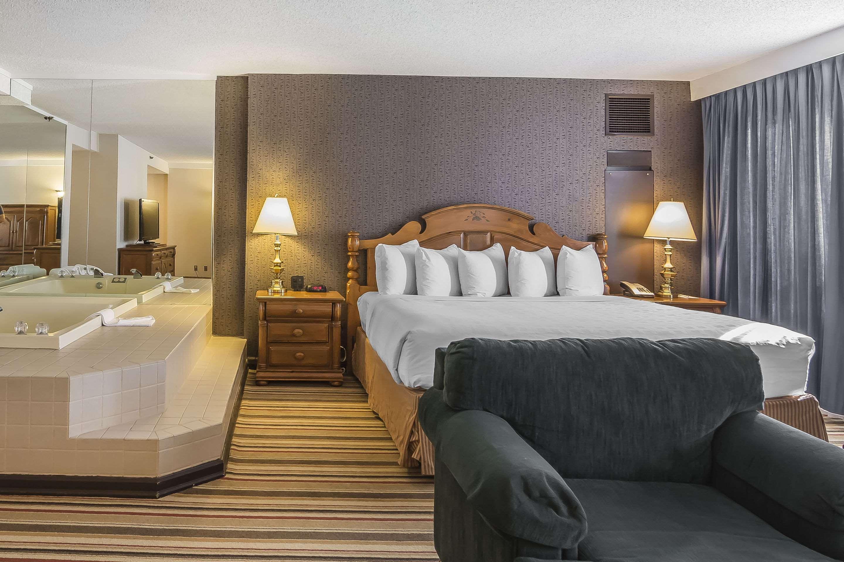 Hotel Doubletree By Hilton Calgary North Zewnętrze zdjęcie