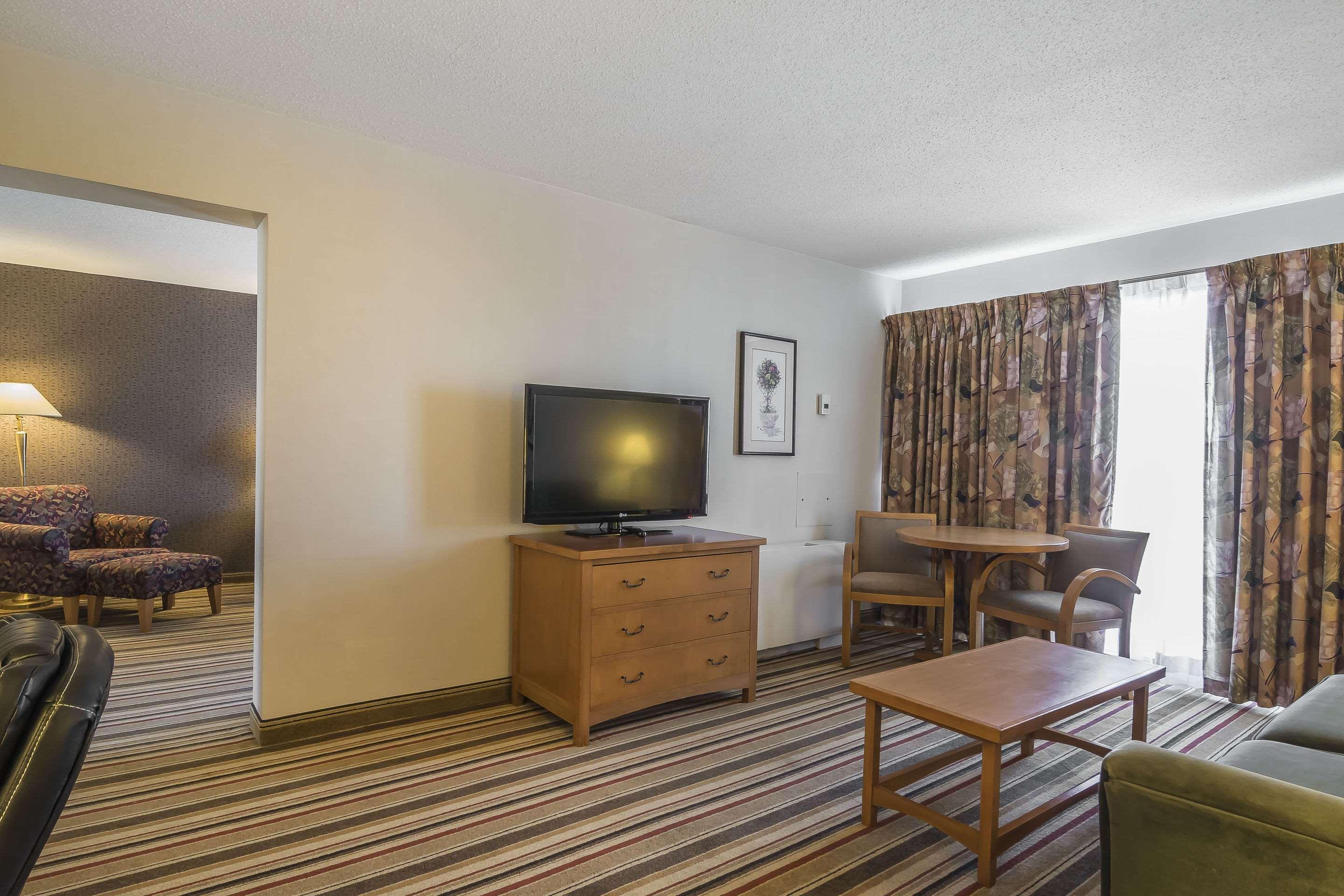 Hotel Doubletree By Hilton Calgary North Zewnętrze zdjęcie