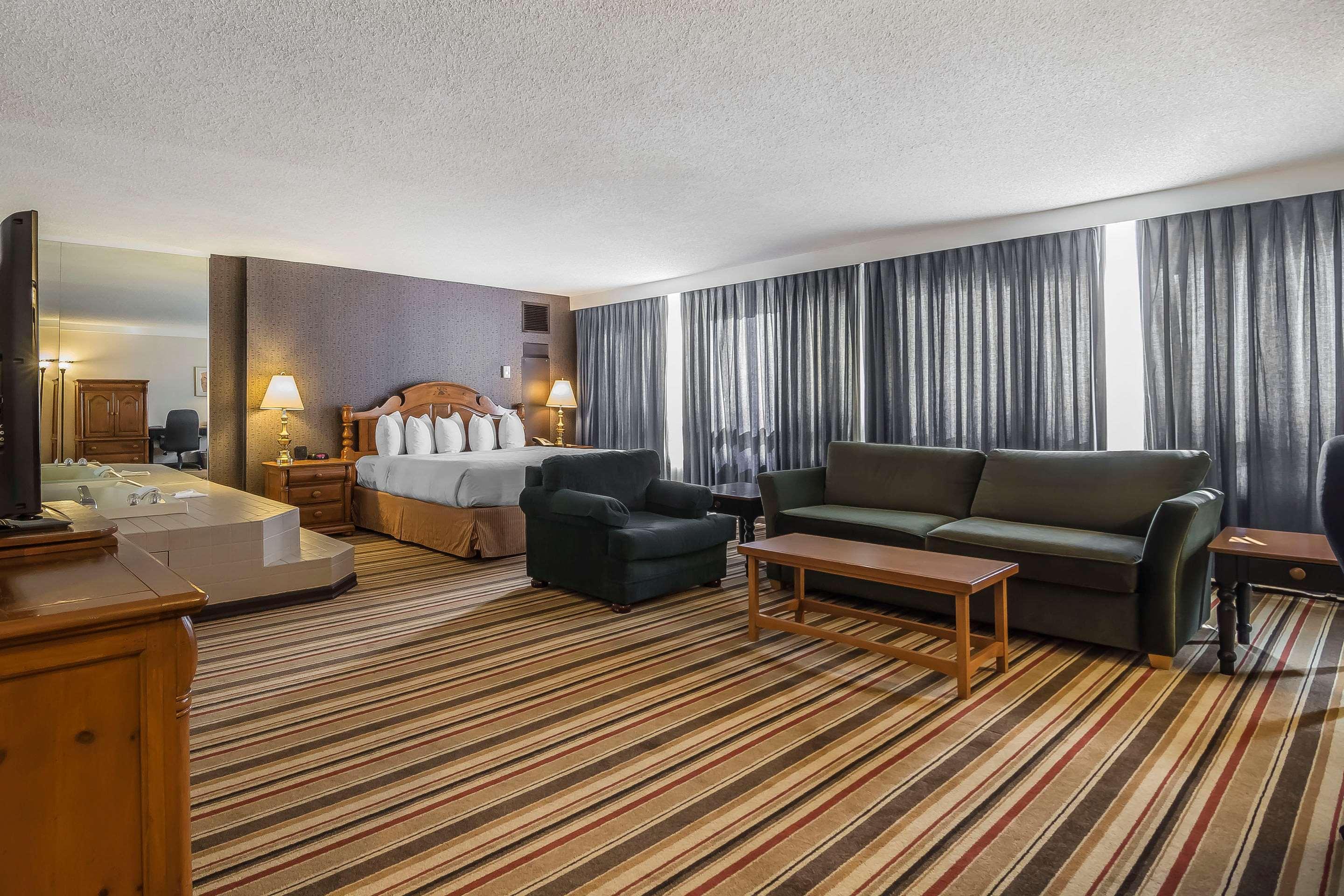 Hotel Doubletree By Hilton Calgary North Zewnętrze zdjęcie