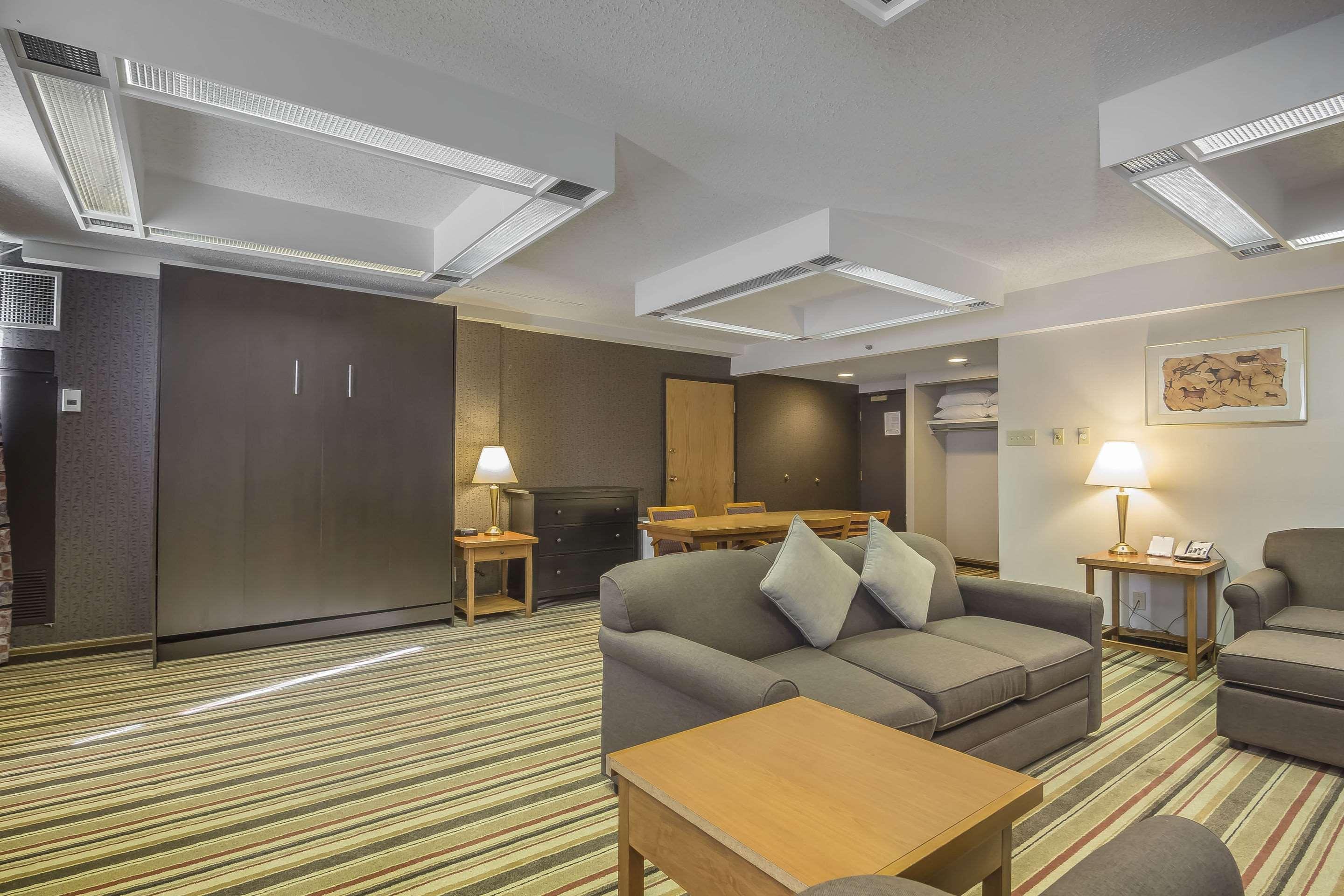 Hotel Doubletree By Hilton Calgary North Zewnętrze zdjęcie