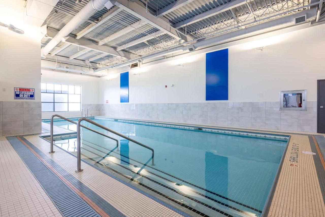 Hotel Doubletree By Hilton Calgary North Zewnętrze zdjęcie