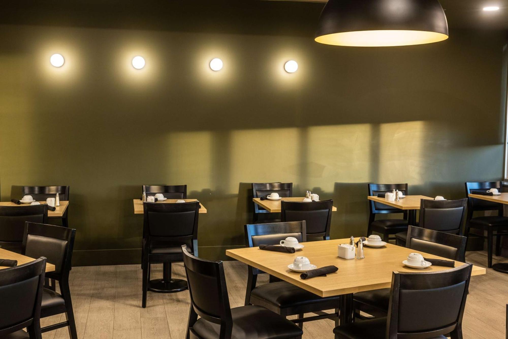 Hotel Doubletree By Hilton Calgary North Zewnętrze zdjęcie