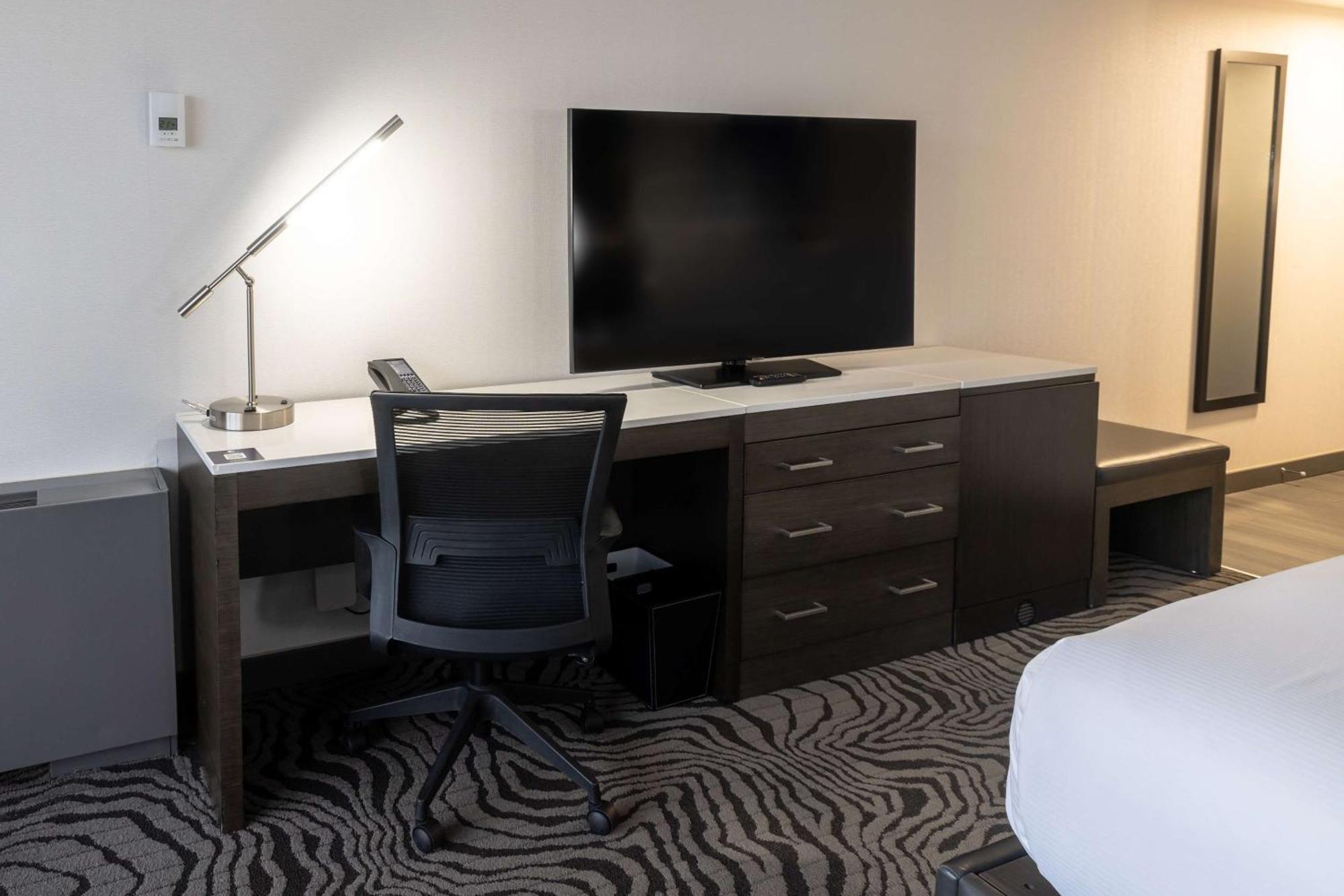 Hotel Doubletree By Hilton Calgary North Zewnętrze zdjęcie
