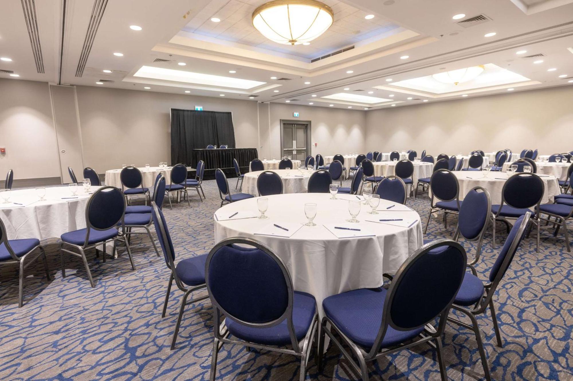 Hotel Doubletree By Hilton Calgary North Zewnętrze zdjęcie
