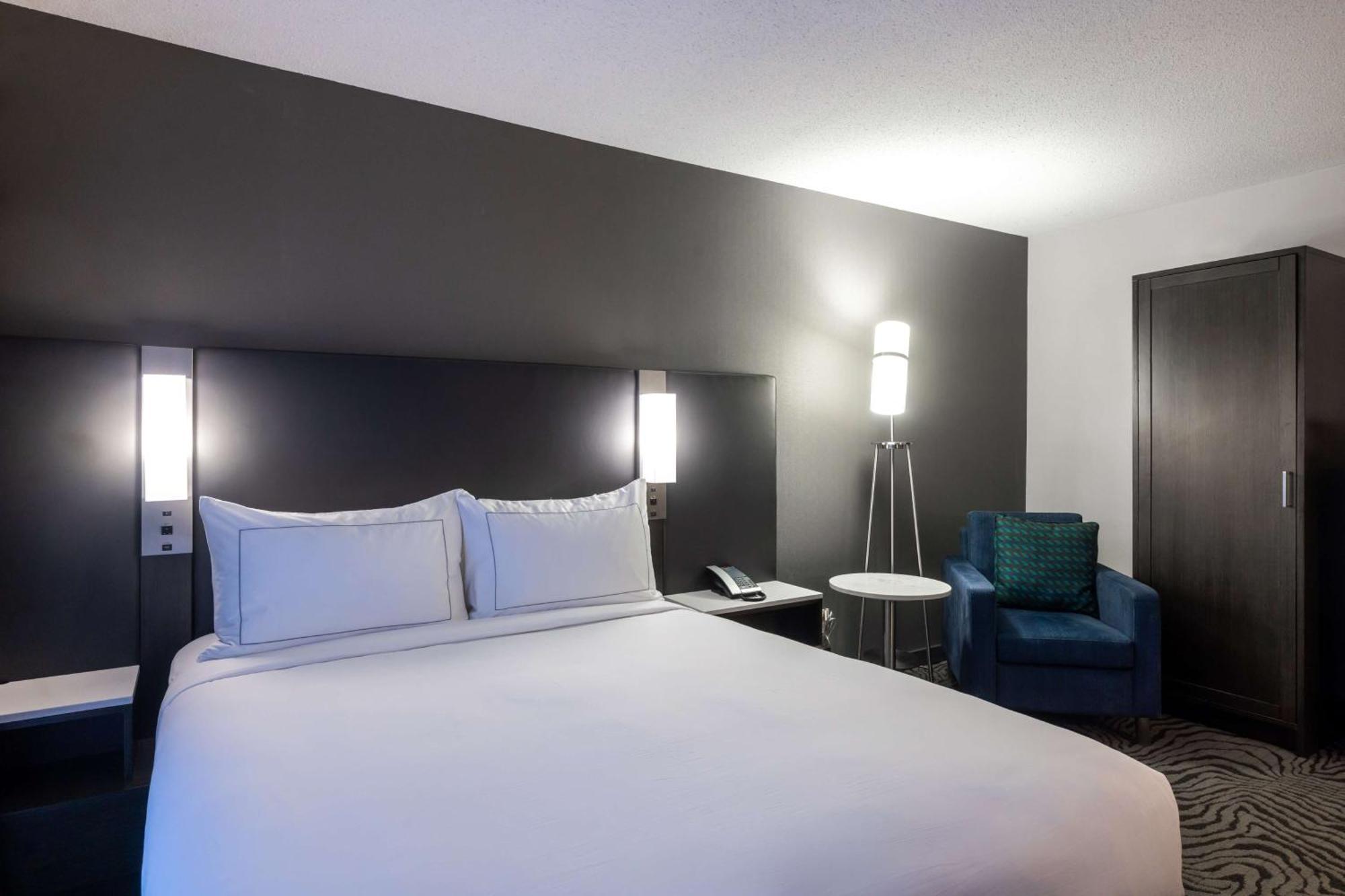 Hotel Doubletree By Hilton Calgary North Zewnętrze zdjęcie