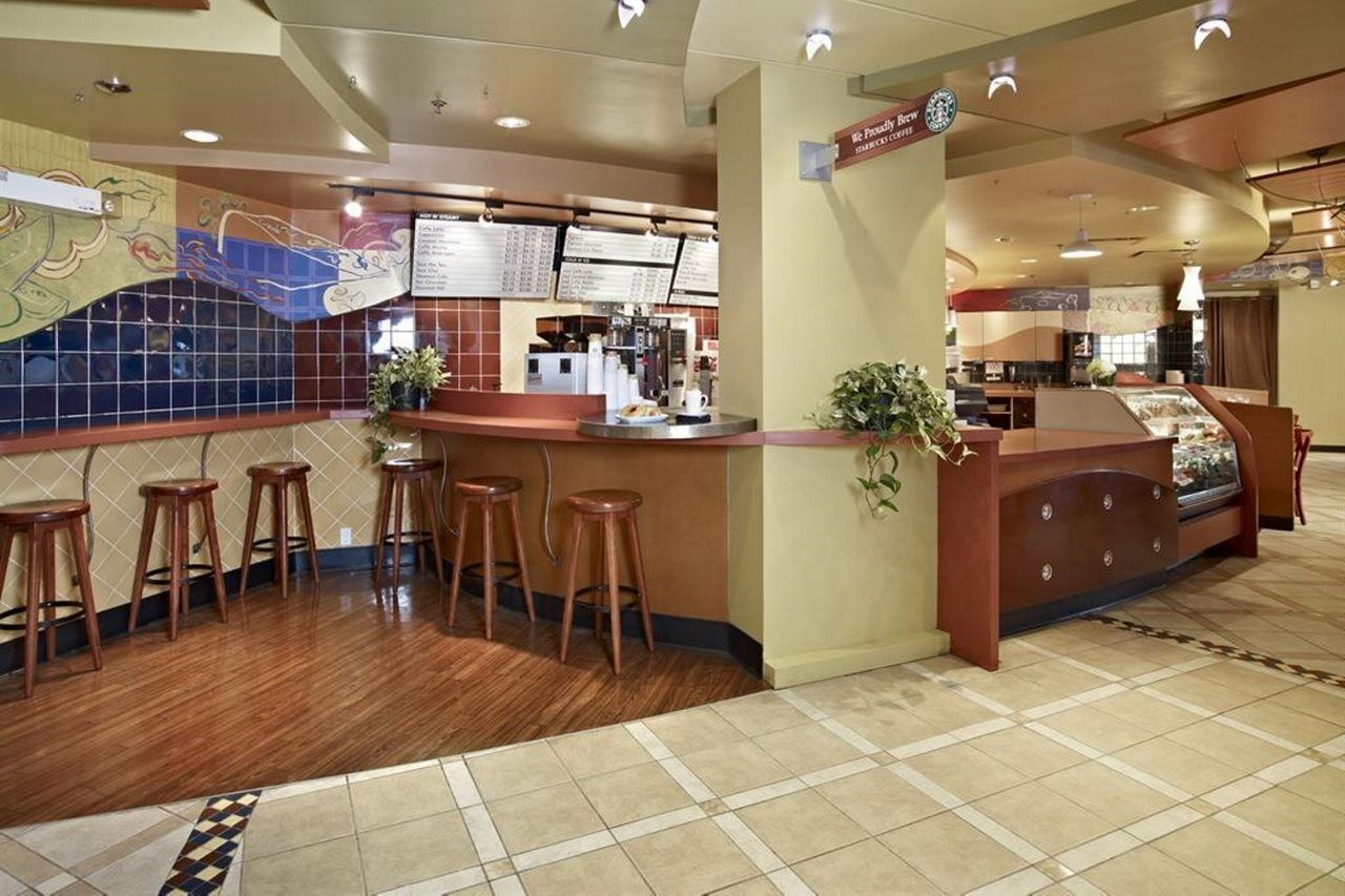 Hotel Doubletree By Hilton Calgary North Zewnętrze zdjęcie